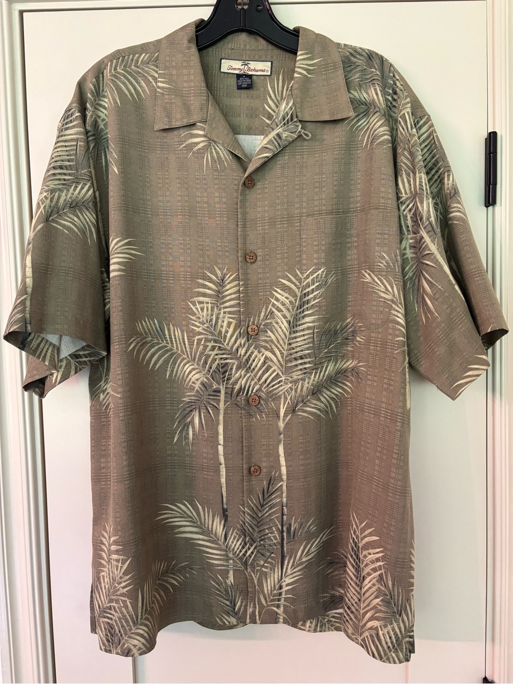 Tommy Bahama Silk Olive Tropical Print short Sleeve Button Down Casual Shirt M